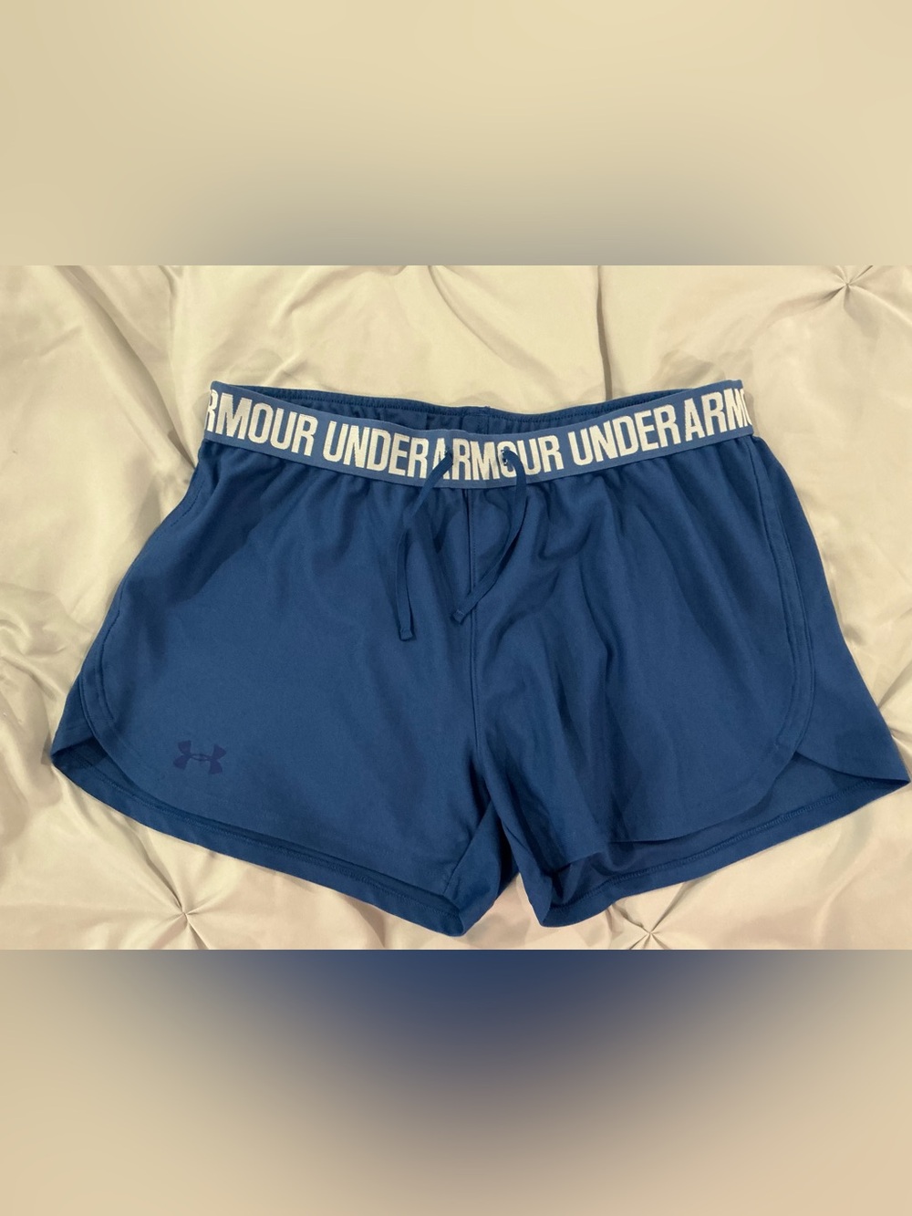 EUC - Women’s Under Armour Navy Blue Athletic Shorts - Size MED